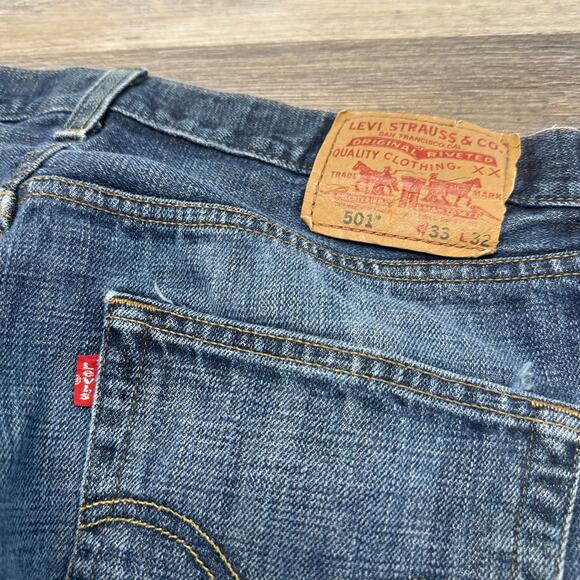 Levi's 501 Red Tab Faded Blue Mens 32x30 Straight Leg Button Fly Mid Wash Jeans - Picture 14 of 14
